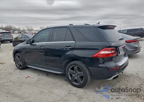 2015 Mercedes-Benz Ml 63 Amg z USA, uszkodzony, nr VIN 4JGDA7EB1FA484888